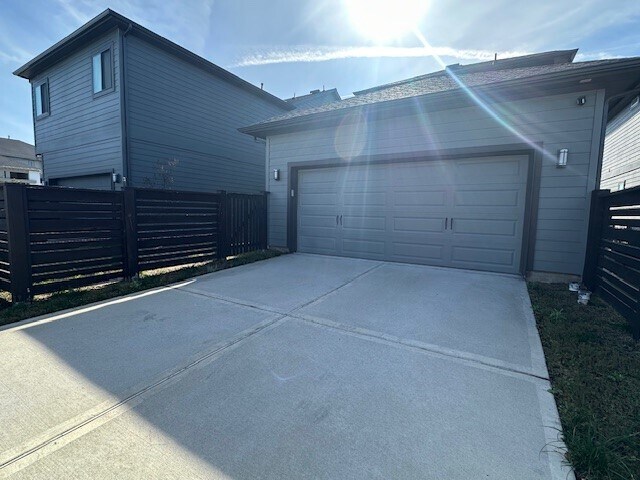 Building Photo - 18406 Vivacious Ln