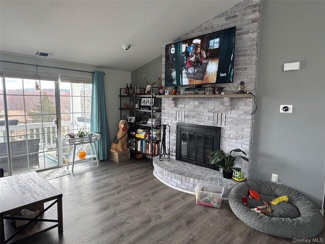 Building Photo - 17 The Knolls