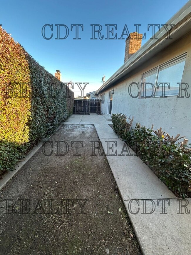 Building Photo - 717-725 California Street