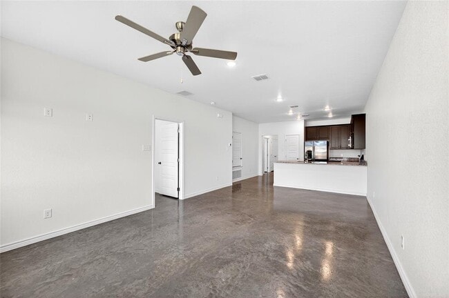 Building Photo - 628 Pacific Crest Trl