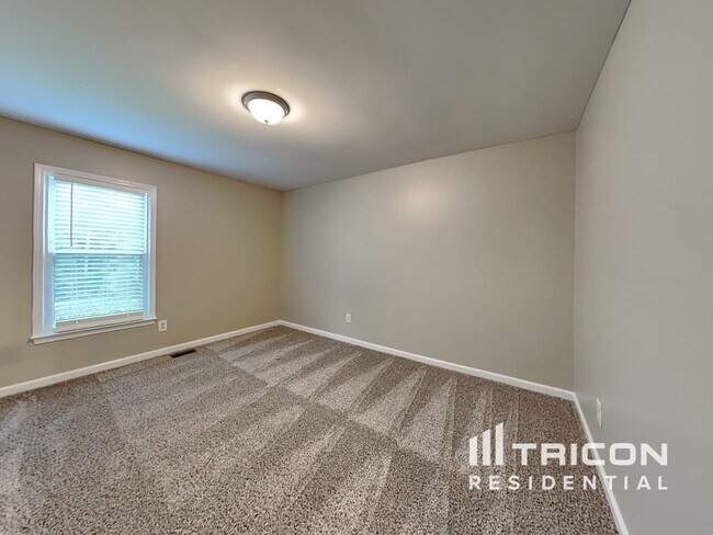 Building Photo - 220 Pepperdine Way