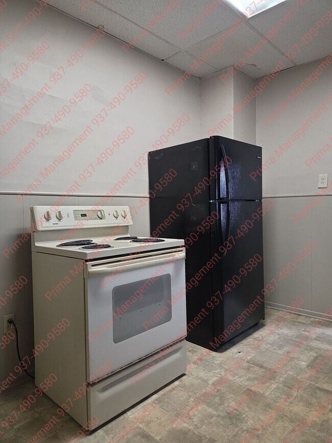 Building Photo - Great 2 bedroom w/detached garage near UD and Miami Valley Hospital!