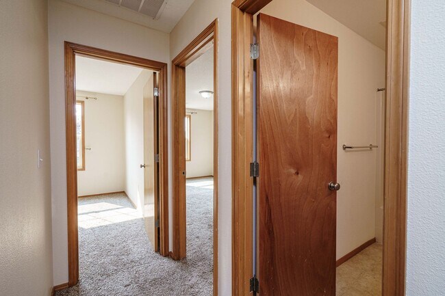 Building Photo - 3 bedroom 2.5 Bath - On Dead End Street - Low Maintenance Fenced Yard - Community Center with Swi...