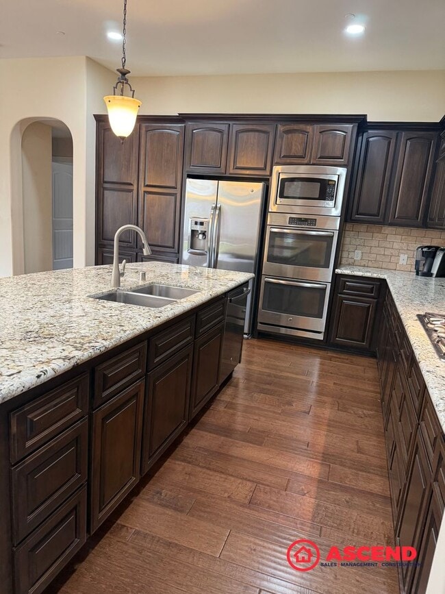 Building Photo - Stunning 4 bedroom + office in Seven Oaks!