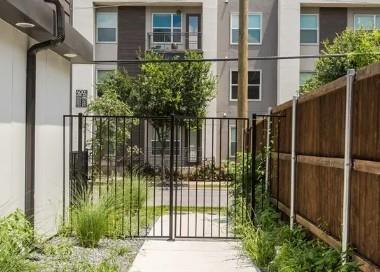 Building Photo - 4001 Roseland Ave