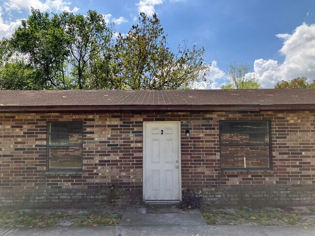 Building Photo - Lakeland 2BR/1BA Apartment! HUGE BEDROOMS!...
