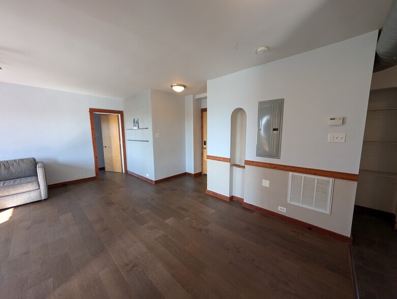 Building Photo - 5400 S Harper Ave
