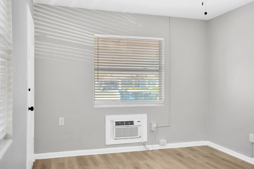 Building Photo - 310 S Mars Ave