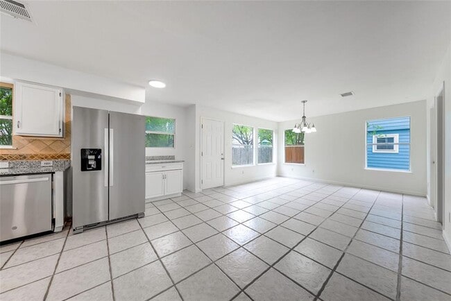 Building Photo - 13701 Cambourne Dr