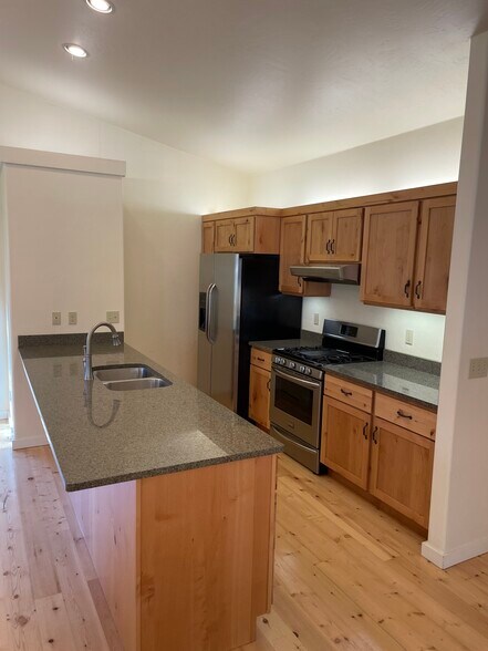 Kitchen - 714 State Park Rd