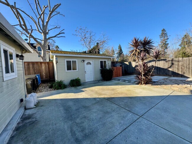 Building Photo - 1709 Guadalupe Ave