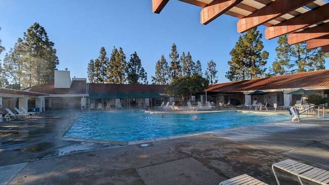 Building Photo - Oaks North Townhome with Views
