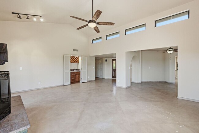 Building Photo - Pending/ Rented - Refined Desert Living in the Catalina Foothills