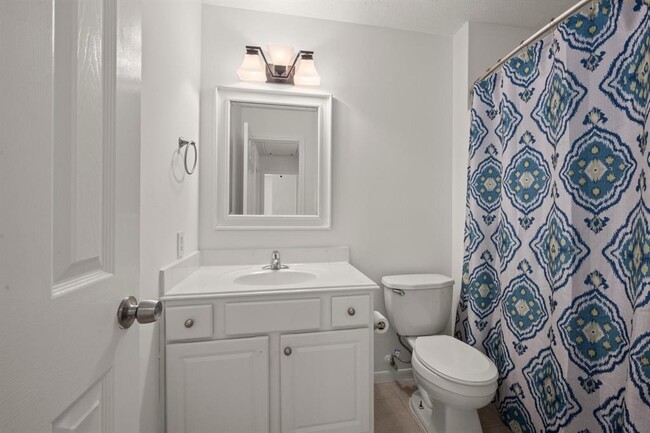 Building Photo - 6 E Stony Bridge Cir