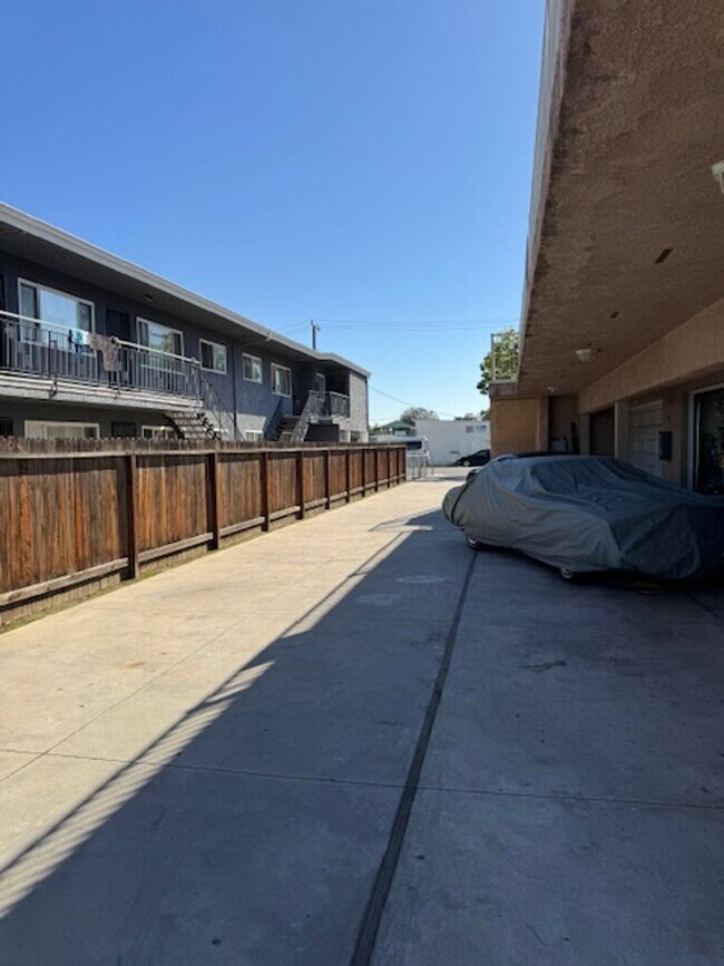 Building Photo - 253 E Plymouth St