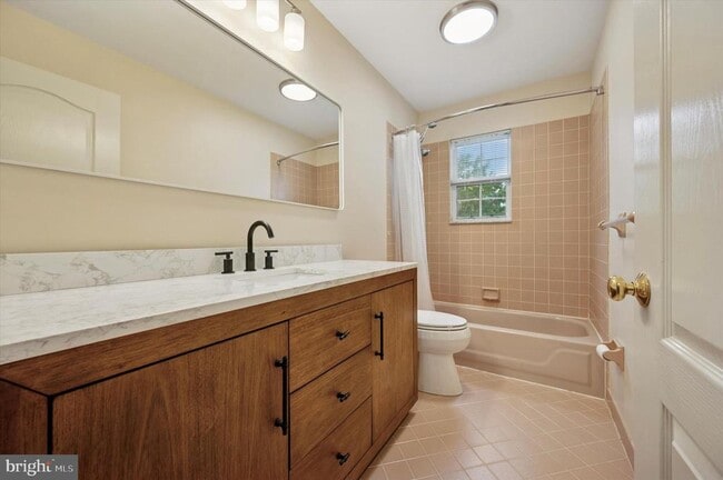 Building Photo - 5201 Plantation Ct