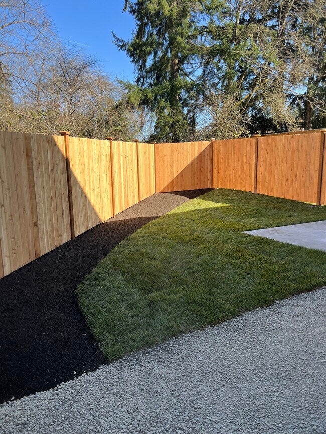 Building Photo - 10109 Alaska St S