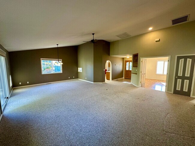 Building Photo - 2 Bedroom 2 bathroom House in Morgan Ranch