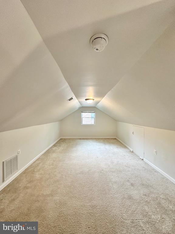 Building Photo - 3066 Valley Ln