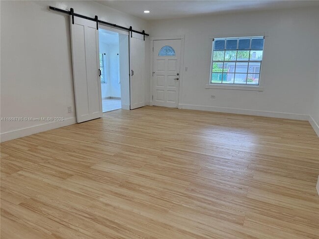 Building Photo - 4340 SW 15th St