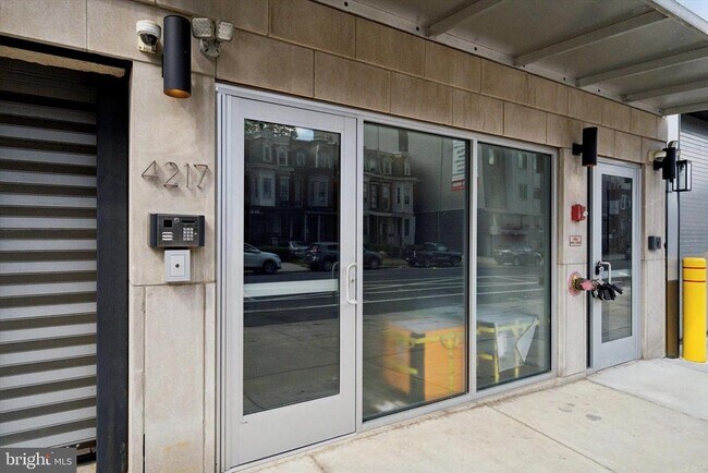 Building Photo - 4217 Chestnut St