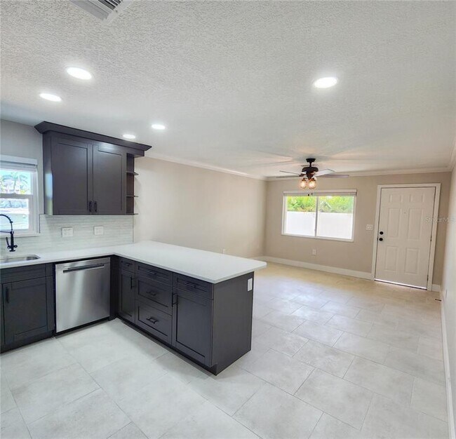 Building Photo - 8535 Blind Pass Dr