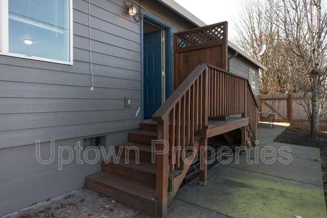 Building Photo - 7230 NE 18th Ave