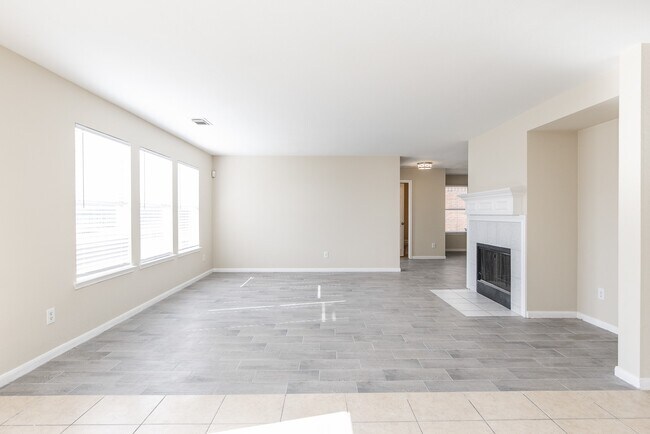 Building Photo - 15831 Crooked Arrow Dr