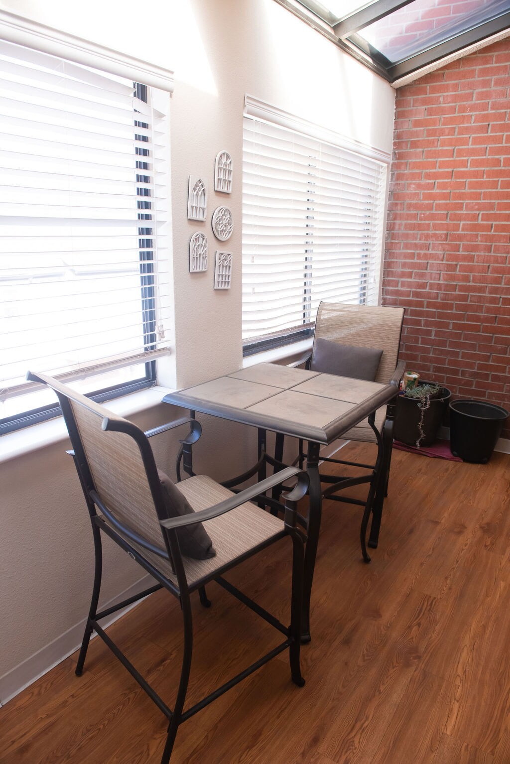 Building Photo - 534 E 7th Ave