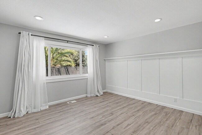 Building Photo - 3143 Shriver Dr