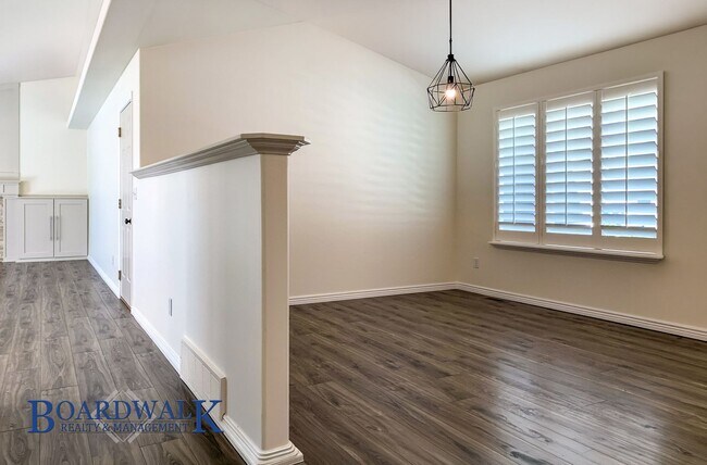 Building Photo - Modern Living Meets Mountain Lifestyle in Sandy