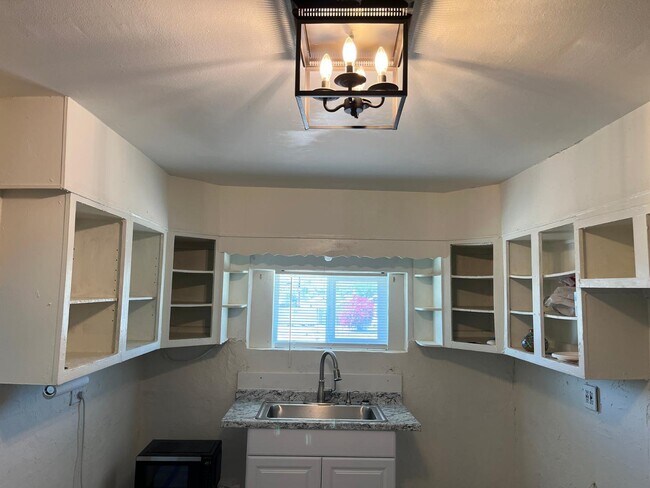 Building Photo - 10025 N 14th St