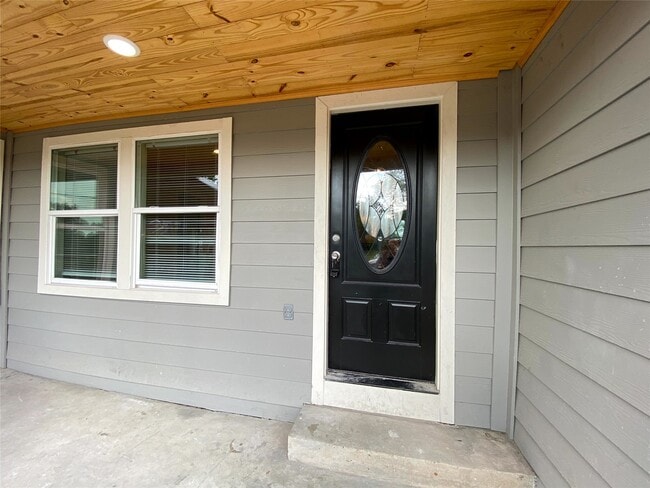 Building Photo - 1406 Mystic St