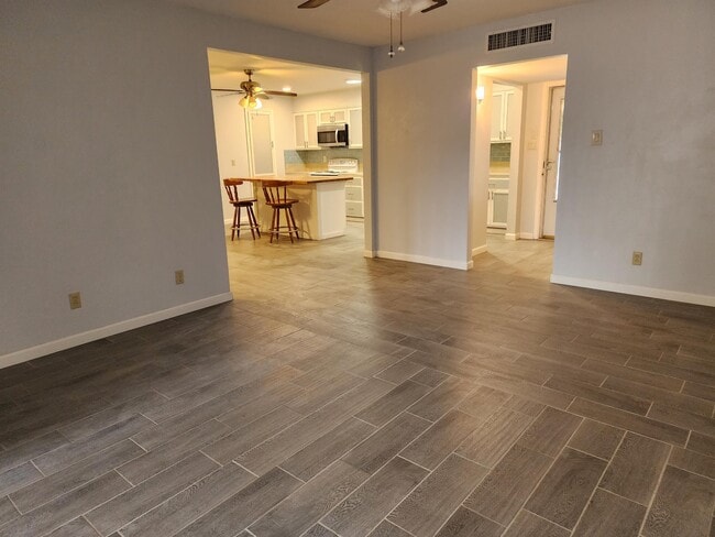 Building Photo - 613 Mimosa Dr