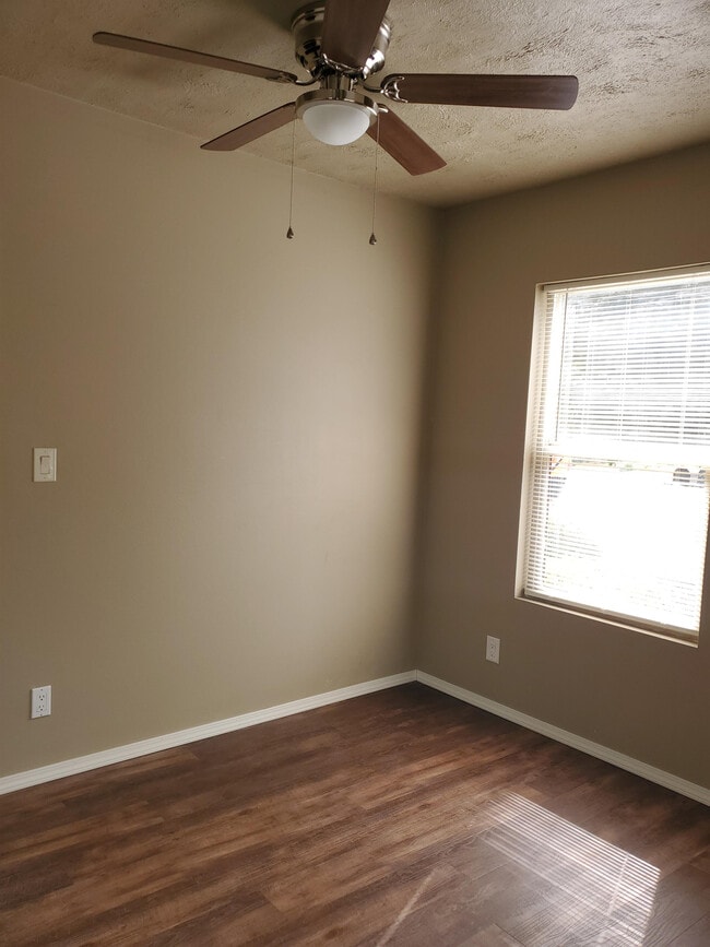 Building Photo - 3213 Center St NE