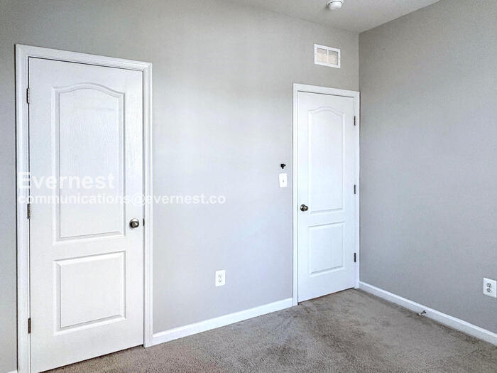 Building Photo - 9001 Elderwood Pl