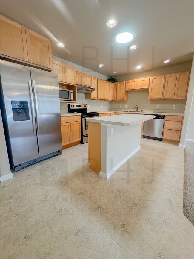 Building Photo - 2 Bed/ 2 Bath twin home in HOA community