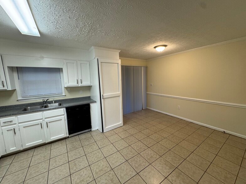 Building Photo - 107 Barrington Dr