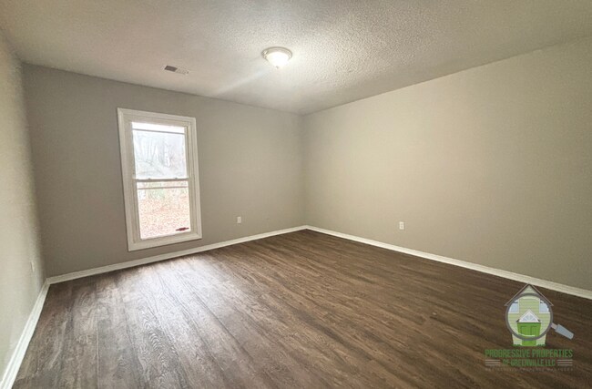 Building Photo - 103 Parkston Ave