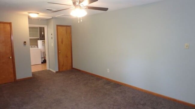 Building Photo - Wonderful 3 Bed 1 Bath House w/ Bonus Room!