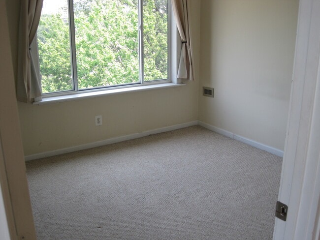 Building Photo - 1730 Arlington Blvd