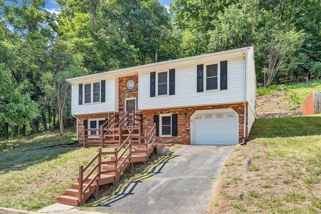 Building Photo - 2823 Lansing Dr SW