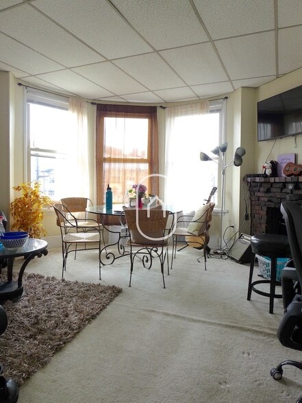 Building Photo - 869 Beacon St