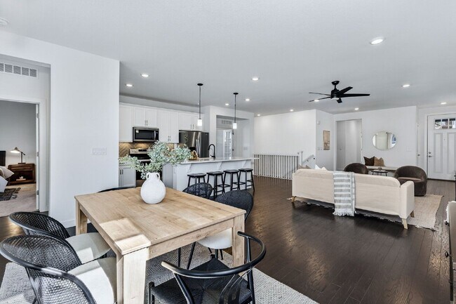 Building Photo - 6311 Stable View St