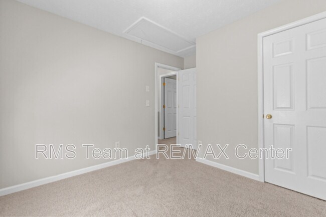 Building Photo - 2284 Oakland Spring Dr