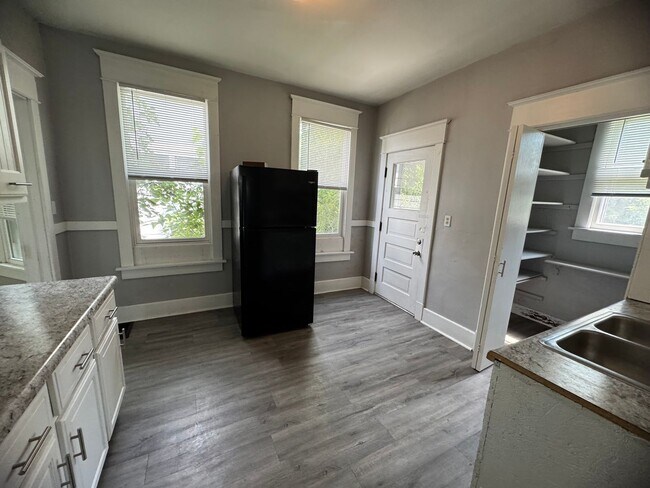 Building Photo - 4 bedroom 1 bath Home in Davenport
