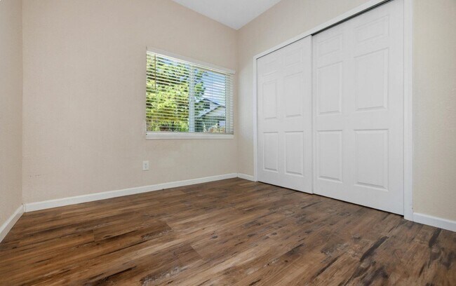 Building Photo - 704 Hermosa Dr