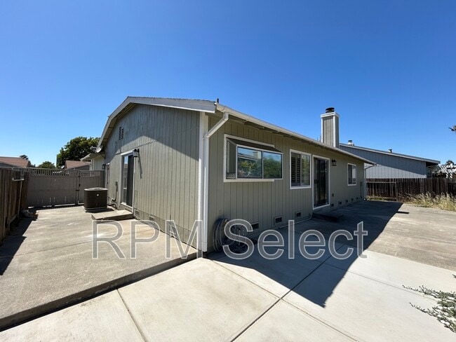 Building Photo - 825 Osprey Way