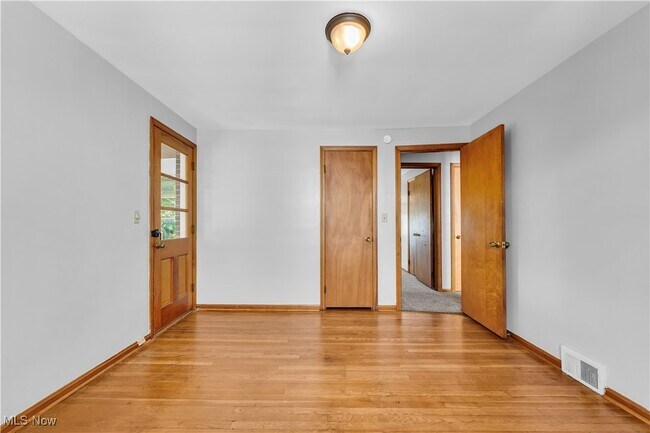 Building Photo - 19500 Lakeshore Blvd