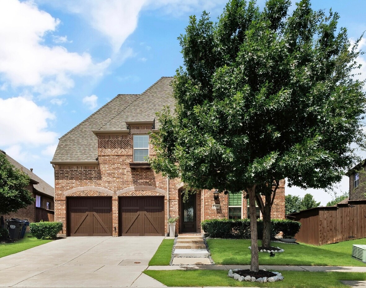 Building Photo - 1301 Skyflower Ln.